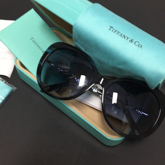 ❌SOLD ❌🌷STUNNING TIFFANY CRYSTAL SUNGLASSES 🌷 - Picture 2 of 6